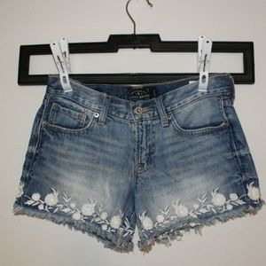 NEW! Lucky brand embroidered cut off jean shorts